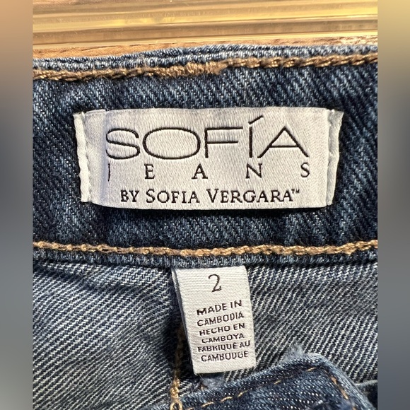 Women's Gabriella Bermuda Mid Rise Distressed Shorts Frayed Hem Sofia Vergara 2 - Picture 3 of 4